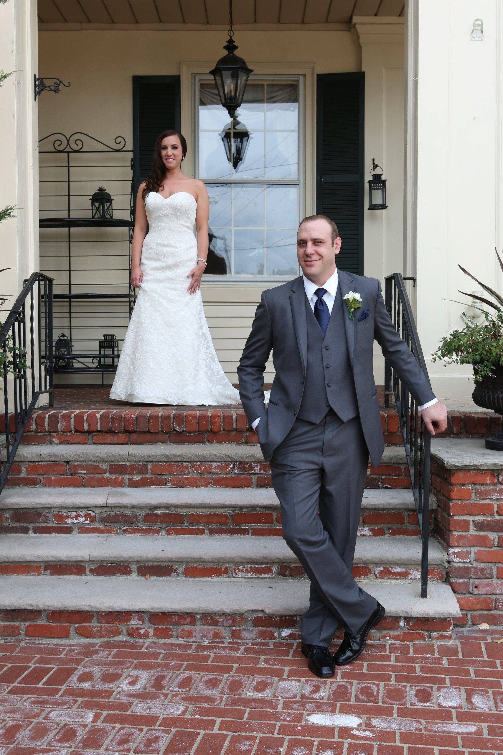 David’s Country Inn bride and groom on front porch steps