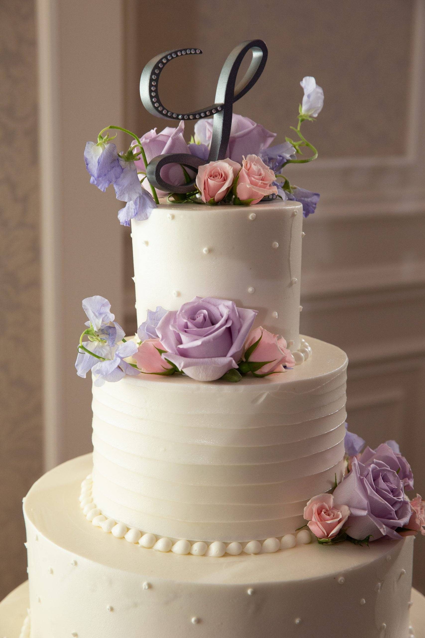 Meadow Wood wedding cake with flowers