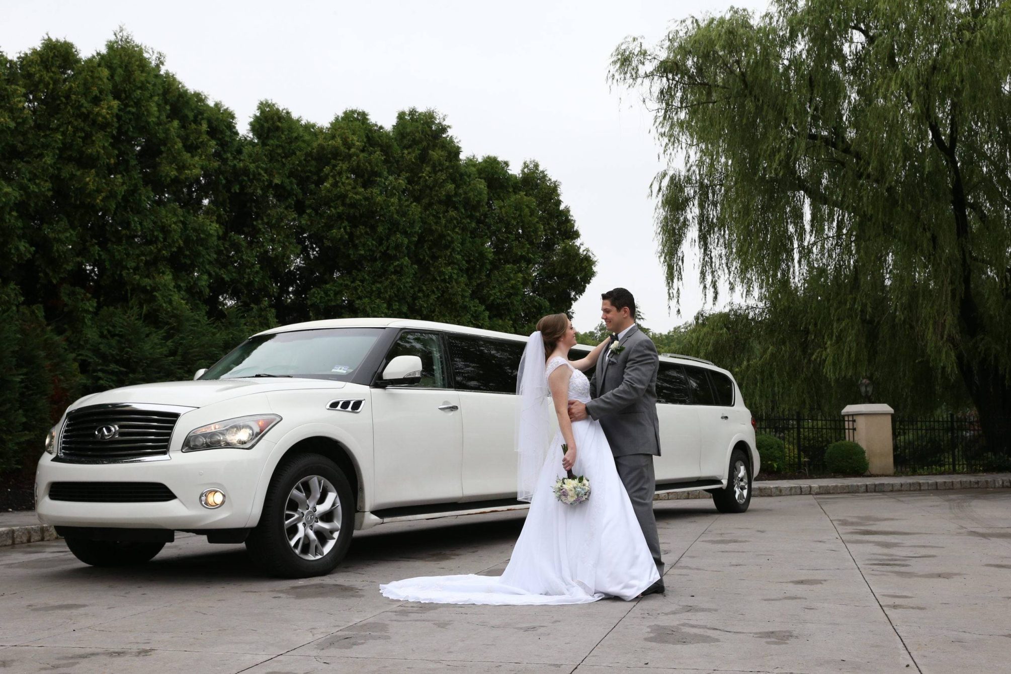 Bridgewater Manor bride and groom by limo