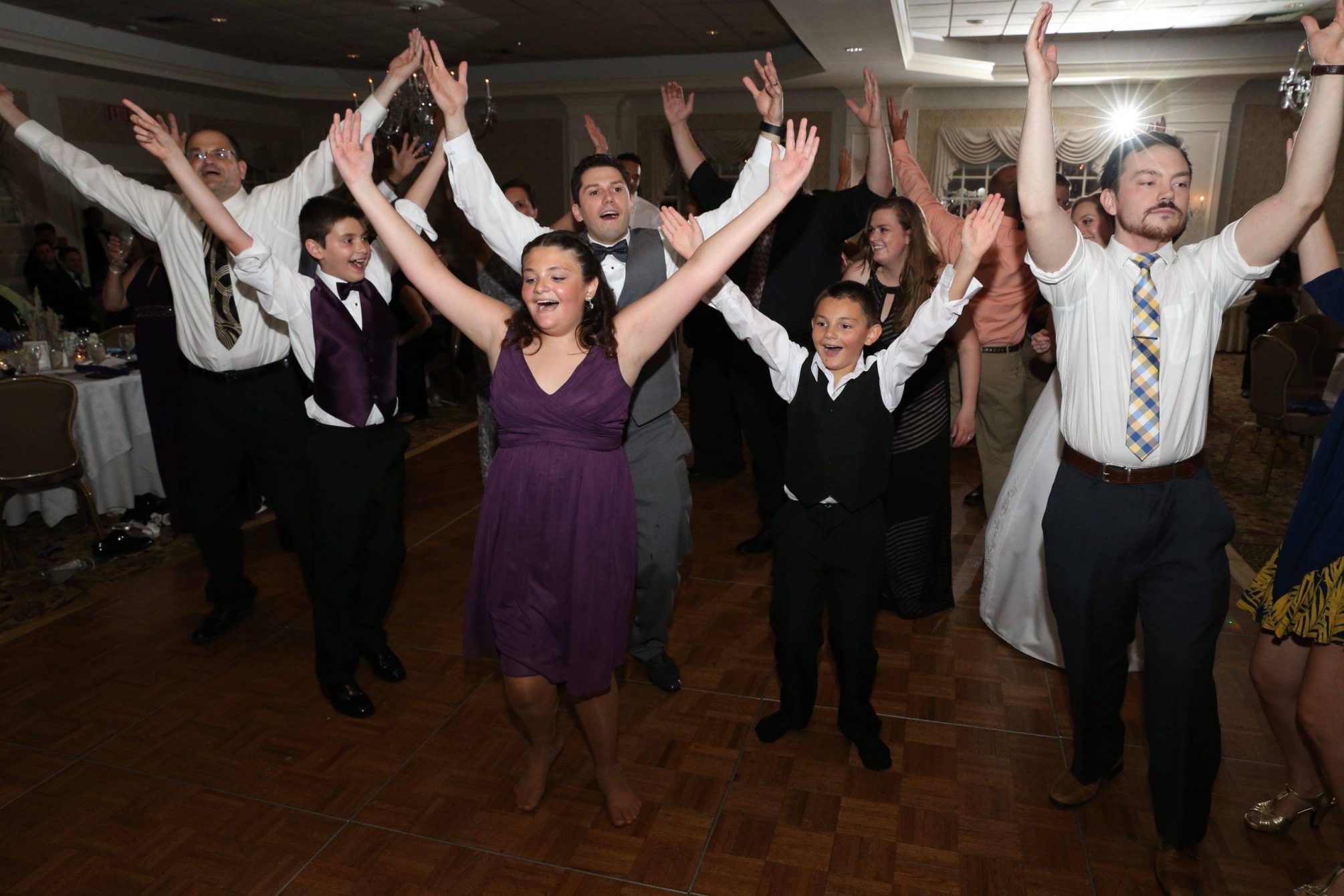 Bridgewater Manor wedding guests dancing